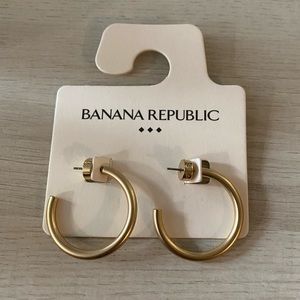 *NWT* Banana Republic Gold Hoop Earrings
